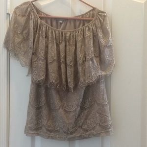 FINAL MARKDOWN Ladies’ NY Collection Lacy-looking Top (M)